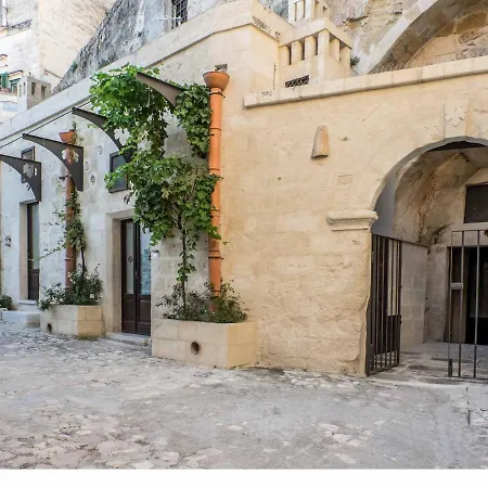 Enotrio Barisano 4*