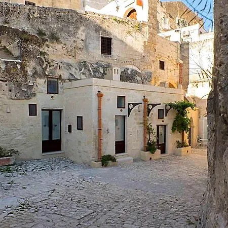 Enotrio Barisano 4*